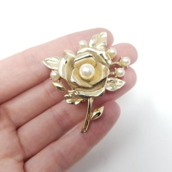 Vintage Gold Tone Rose Shaped Brooch with Faux Pearl Center, Flower Lapel Pin - Picture 5 of 6